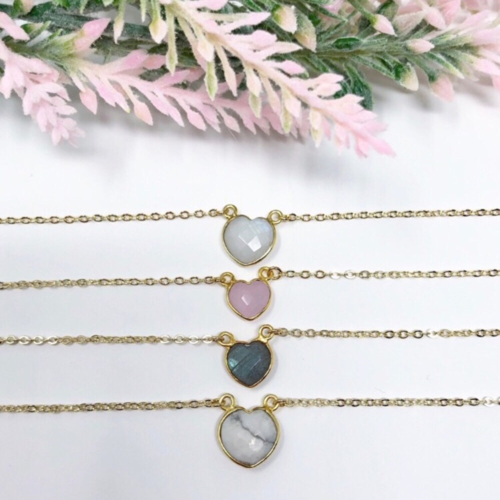 🎉🎉21XHP🎉🎉  Dainty gold heart stone chokers